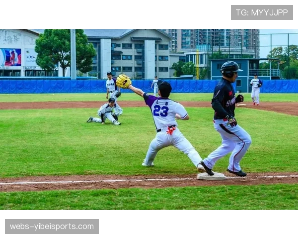 中国平安保险为“熊猫杯”慢投垒球企业联赛提供支持